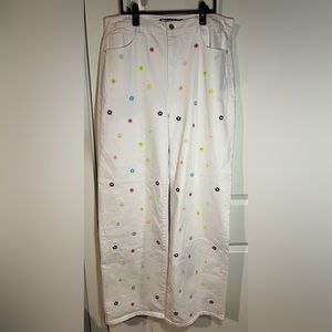 Tractr Blu White Straight Leg Flare Jeans Colorful Embroidery Flower Size 12/31